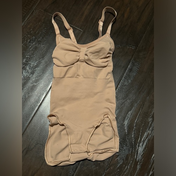 👸🏻 NWOT! SKIMS Seamless Sculpt Brief Bodysuit - Picture 6 of 8